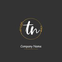 tn escritura a mano inicial y diseño de logotipo de firma con círculo. hermoso diseño de logotipo escrito a mano para moda, equipo, boda, logotipo de lujo. vector