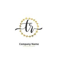 tr escritura a mano inicial y diseño de logotipo de firma con círculo. hermoso diseño de logotipo escrito a mano para moda, equipo, boda, logotipo de lujo. vector