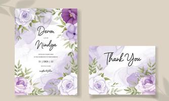 elegante tarjeta de invitación de boda con decoración de flores moradas vector