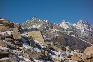 senderismo en los alpes suizos foto