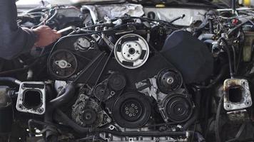 auto motor onderdelen en reparatie in de werkplaats video