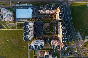 vista panorámica aérea de la zona residencial de edificios de gran altura foto