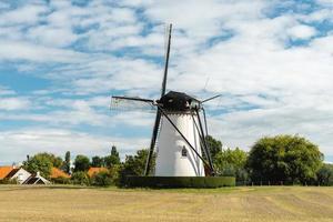 molino de viento buiten verwachting en nieuw en sint joosland, zelanda, los países bajos, 25 de septiembre de 2022 foto