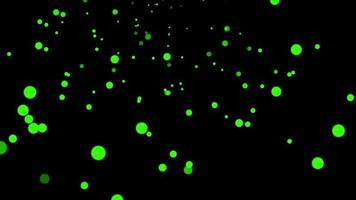grüne Partikel, die auf dem schwarzen Hintergrund leuchten. schwarzer Hintergrund mit hellen Partikeln auf dem Bildschirm. video