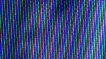 vista de cerca en un televisor de plasma mientras muestra la actividad de la televisión. foto