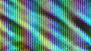 vista de cerca en un televisor de plasma mientras muestra la actividad de la televisión. foto