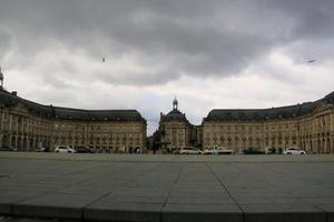 una vista de la ciudad de burdeos en francia foto