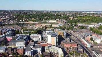 El centro de la ciudad de luton y los edificios locales luton inglaterra gran bretaña video