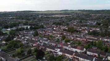 Hermosas nubes dramáticas sobre la ciudad de Luton de Inglaterra video