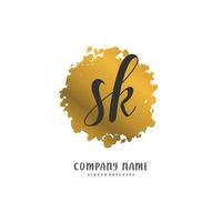 sk escritura inicial a mano y diseño de logotipo de firma con círculo. hermoso diseño de logotipo escrito a mano para moda, equipo, boda, logotipo de lujo. vector