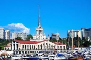 sochi, rusia - 1 de junio de 2021 estación marina puerto de sochi, krasnodar krai. foto