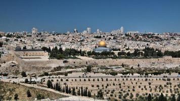 una vista de jerusalén desde el monte de los olivos foto