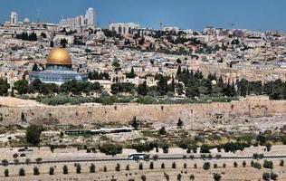 una vista de jerusalén desde el monte de los olivos foto