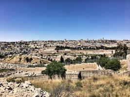 una vista de jerusalén desde el monte de los olivos foto