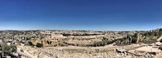 una vista de jerusalén desde el monte de los olivos foto