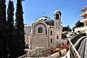 una vista de la iglesia de san pedro en galicantu en jerusalén foto