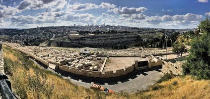 una vista de jerusalén desde el monte de los olivos foto