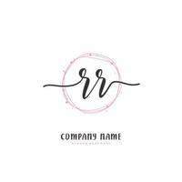 rr escritura a mano inicial y diseño de logotipo de firma con círculo. hermoso diseño de logotipo escrito a mano para moda, equipo, boda, logotipo de lujo. vector