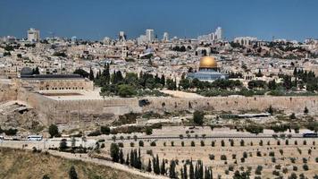 una vista de jerusalén desde el monte de los olivos foto