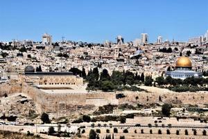 una vista de jerusalén desde el monte de los olivos foto