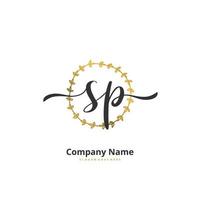 sp escritura a mano inicial y diseño de logotipo de firma con círculo. hermoso diseño de logotipo escrito a mano para moda, equipo, boda, logotipo de lujo. vector