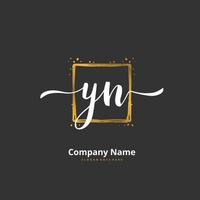 yn escritura inicial a mano y diseño de logotipo de firma con círculo. hermoso diseño de logotipo escrito a mano para moda, equipo, boda, logotipo de lujo. vector