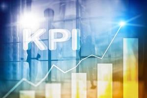 kpi: indicador clave de rendimiento. concepto de negocio y tecnología. exposición múltiple, técnica mixta. concepto financiero sobre fondo borroso. foto