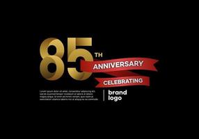 Logotipo de aniversario de 85 años en oro y rojo sobre fondo negro vector