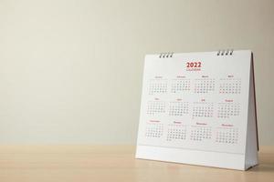 cierre las fechas de la página del calendario 2022 y el fondo del mes concepto de reunión de cita de planificación empresarial foto