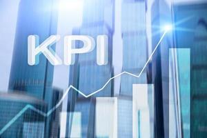 kpi: indicador clave de rendimiento. concepto de negocio y tecnología. exposición múltiple, técnica mixta. concepto financiero sobre fondo borroso. foto