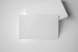 maqueta tarjeta de visita blanca sobre fondo blanco foto