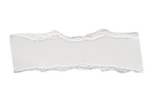 tiras de bordes rasgados de papel rasgado blanco aislado sobre fondo blanco foto
