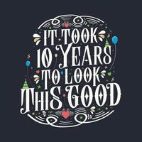 tomó 10 años para verse tan bien. Diseño de letras vintage de celebración de 10 cumpleaños y 10 aniversario. vector