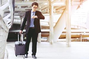 Businessmen drag luggage to head for the airport. photo