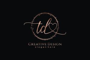 logotipo de escritura a mano td inicial con plantilla de círculo logotipo vectorial de boda inicial, moda, floral y botánica con plantilla creativa. vector