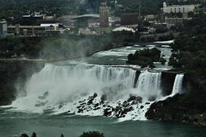 una vista de las cataratas del niágara desde el lado canadiense foto