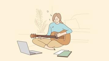 junge frau, die gitarre spielt, sieht online-lektion auf laptop. frau lernt spielen auf musikinstrument mit virtueller webcam-klasse auf computer. Hobby. Bewegungsdarstellung. video