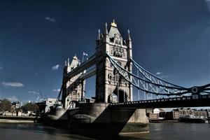 una vista del puente de la torre en londres foto