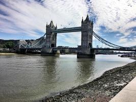 una vista del puente de la torre en londres foto