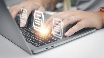 base de datos de documentación en línea, sistema de gestión de documentos dms, base de datos de documentación en línea y automatización de procesos para administrar eficientemente archivos, tecnología de negocios corporativos. foto