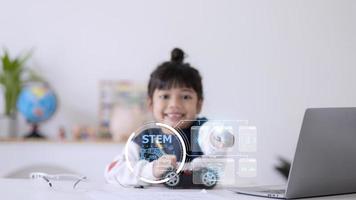 Stem escuela niños aprendiendo educación tecnología edificio robot coche ideas creativas construcción desarrollo programación análisis, iconos gráficos pantalla de interfaz de usuario foto