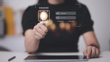 seguridad de la tecnología y la cibernética del futuro en Internet, el escaneo de huellas dactilares permite el acceso a la seguridad y la identificación de grandes empresas de datos, bancos y computadoras en la nube. foto