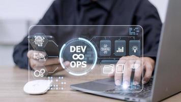 operaciones de desarrollo de metodología devops concepto de tecnología de programación ágil. foto