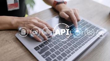 api - interfaz de programación de aplicaciones. herramienta de desarrollo de software. negocio, tecnología moderna, Internet y concepto de redes. foto