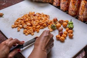 slicing many yellow peppers photo