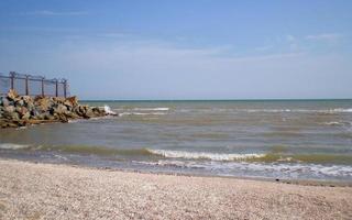 panorama del mar de azov. vista desde la orilla foto