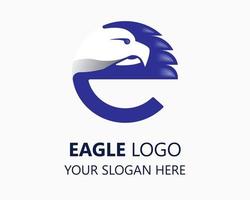 plantilla de diseño de logotipo de letra e águila. vector de ilustración de cabeza de águila y letra e