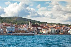 vodice, croacia vista desde el mar foto