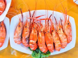 Steam shrimps on tray photo