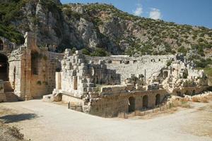 teatro de la ciudad antigua de myra en demre, antalya, turkiye foto